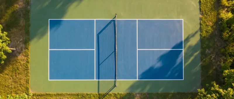 Illustration of an empty pickleball court seen from above